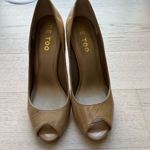 Me Too nude peep toe heel size 8